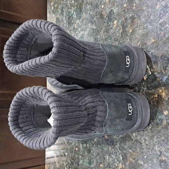 Uggs women's (mid calf boots) size 8 - Picture 2 of 5